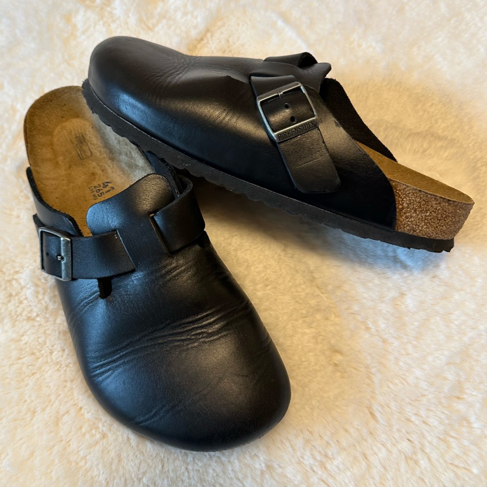 Birkenstock Boston Amalfi Leather Soft Footbed 
size: EU 41 (W 10-10.5) - Black